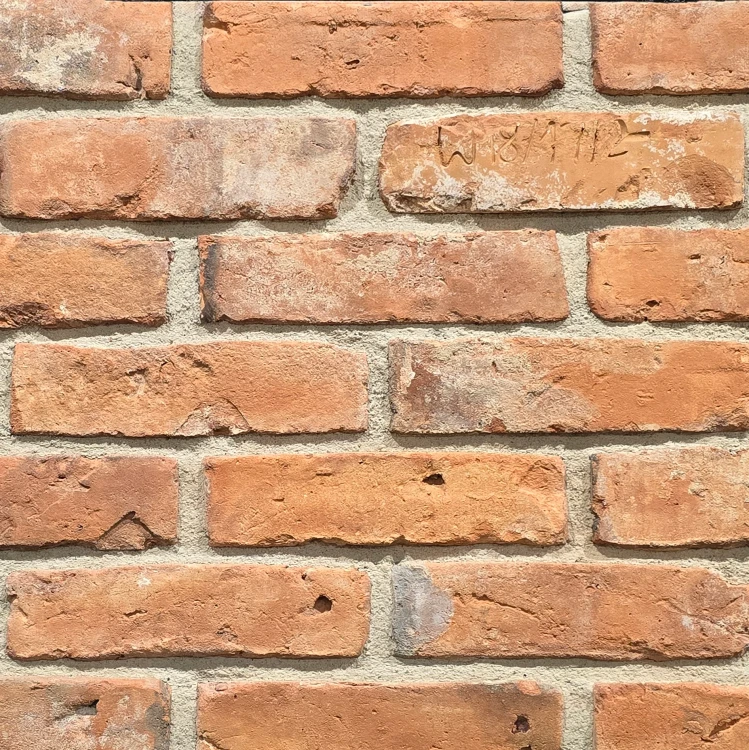 Klassische Ziegelfliesen aus altem Ziegel