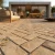 Dekorative Terrassenplatte „Provence“ – Visualisierung, erstellt mit künstlicher Intelligenz (KI).